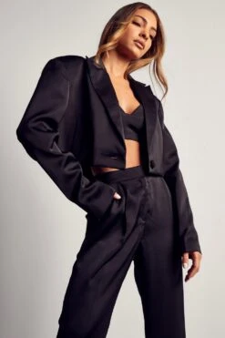 Boxy Cropped Shoulder Pad Blazer