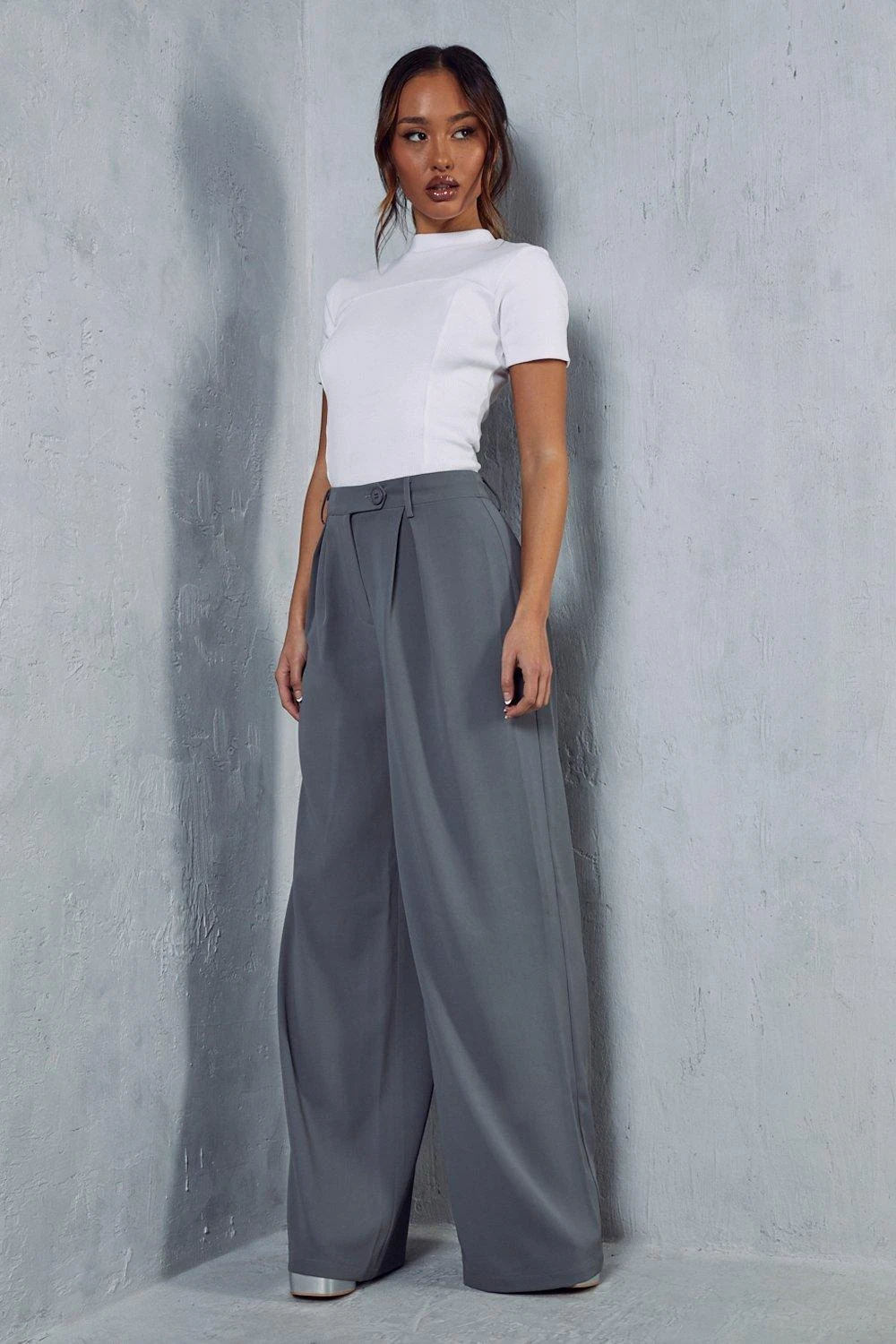 Pleat Front Relaxed Wide Leg Trouser 6 Pleat Front Relaxed Wide Leg Trouser - Image 4