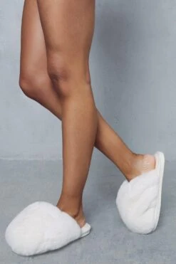 Oversized Faux Fur Slippers